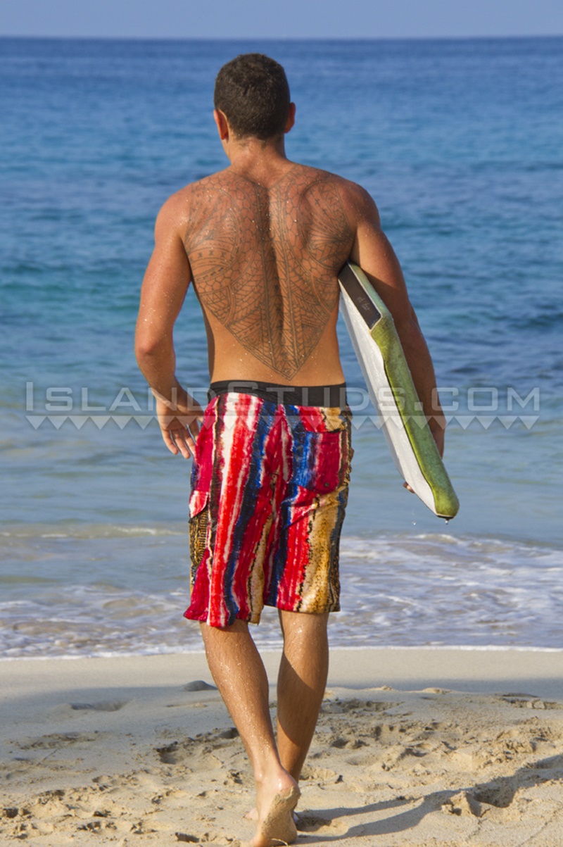 800px x 1203px - Super cute 20 year old surf instructor Maka strips naked and jerks his huge  8 inch uncut dick â€“ anakeddude